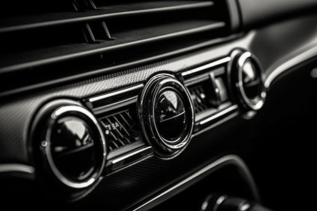 Maintenance method of automobile air conditioner in summer